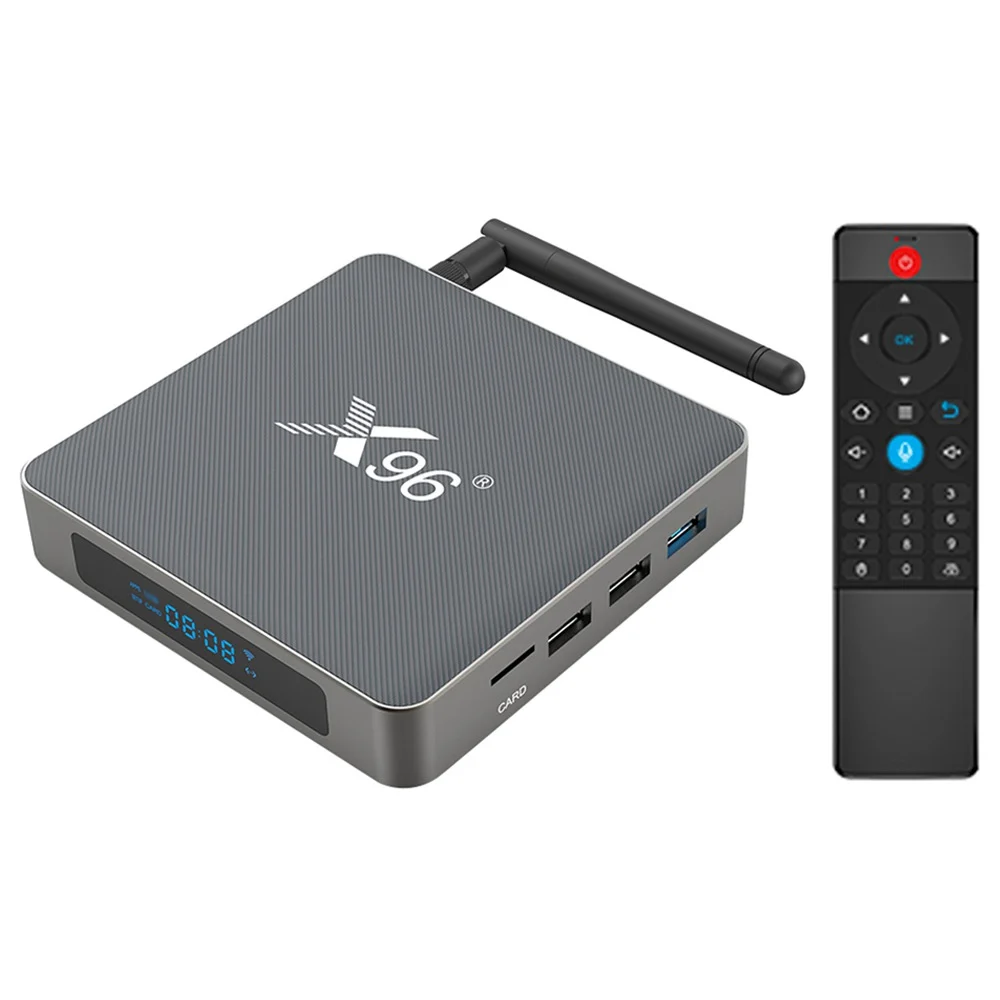 Photo de la box Android TV X96 connectée à la TV, affichant l’interface principale, prête pour configurer un VPN
